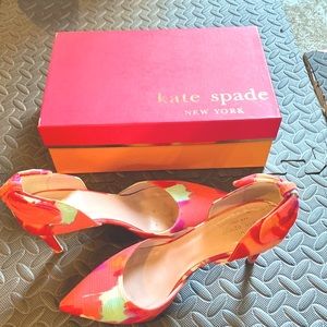 Kate spade heels. Too big for me. Some marks inside sole. Outside new looking.